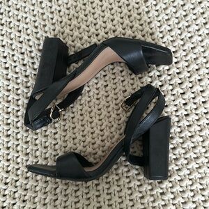 Tie strap heel